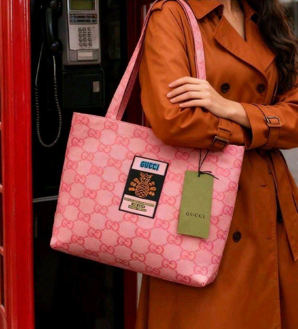 希少最安値！GUCCI ノベルティ ロゴキャンパストートバッグ ピンク