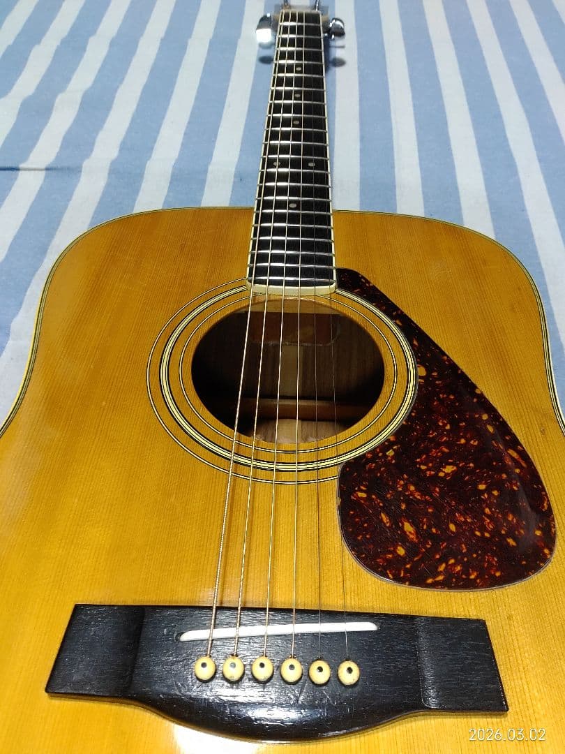 YAMAHAのジャパンヴィンテージ・ドレッドノートFG-251年代の割にはキレイ