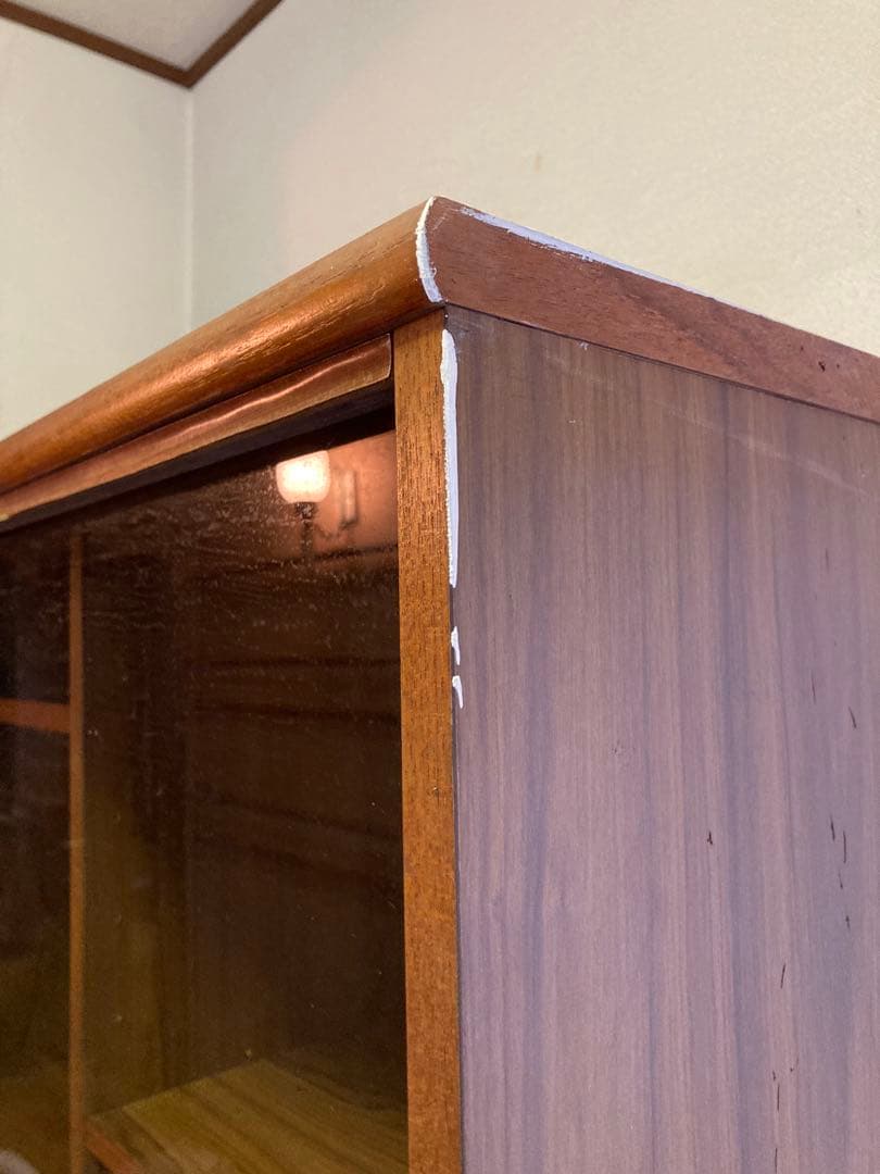 勉強机(テーブル部分跳ね上げ可。省スペース)