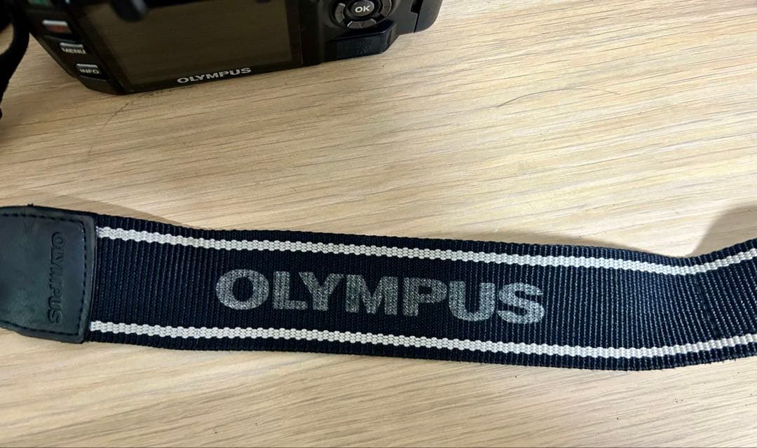 OLYMPUS E-410 デジタル一眼レフカメラ
