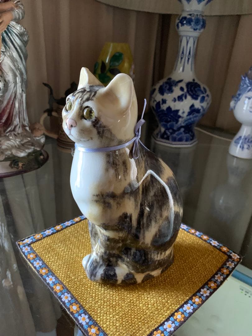 ケンジントンキャット　高さ21㎝の銀の猫ペンダント付けた可愛い￼猫ちゃん！