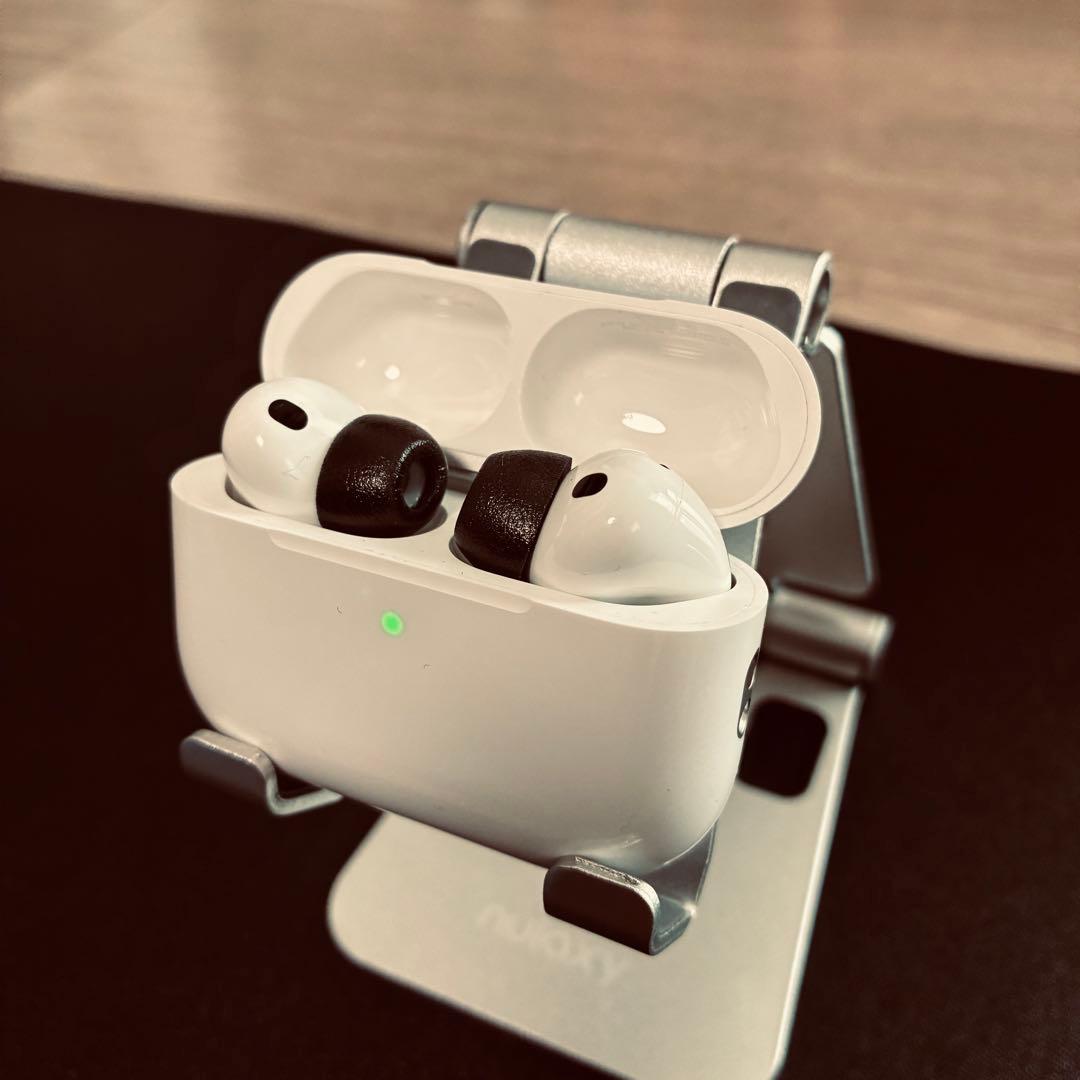 美品 AirPods Pro 3(3専用comply Mサイズ、ケース付き)