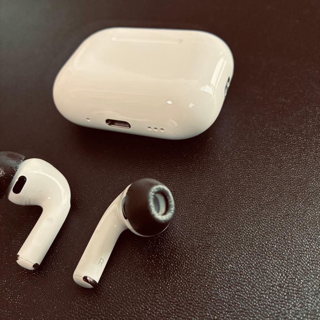美品 AirPods Pro 3(3専用comply Mサイズ、ケース付き)