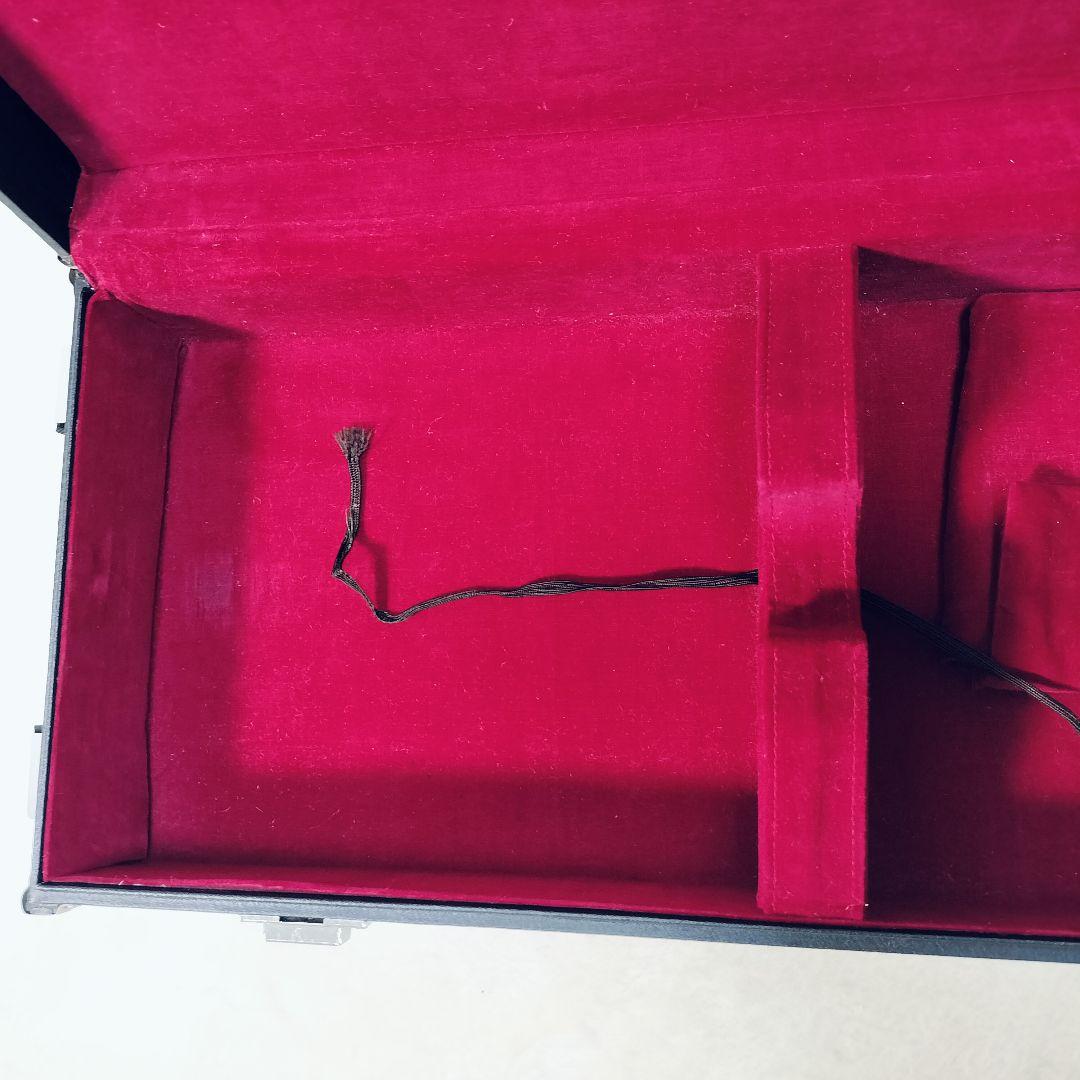 三味線用ハードケース（黒×赤）収納・ロック機能充実　縦置き横置き