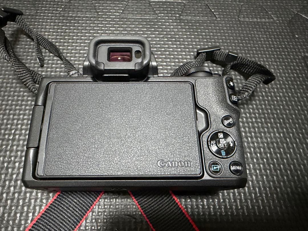 【箱付】Canon EOS Kiss M ダブルレンズキット ブラック