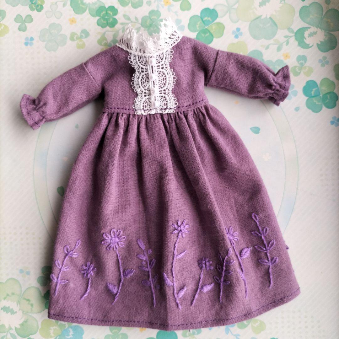 ２２センチドールサイズの服173ハンドメイド　刺繍ワンピース　　パープル