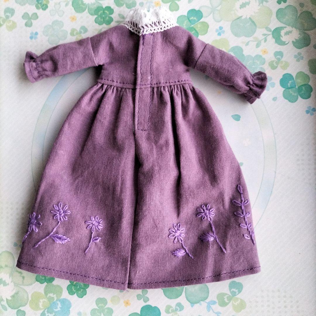 ２２センチドールサイズの服173ハンドメイド　刺繍ワンピース　　パープル