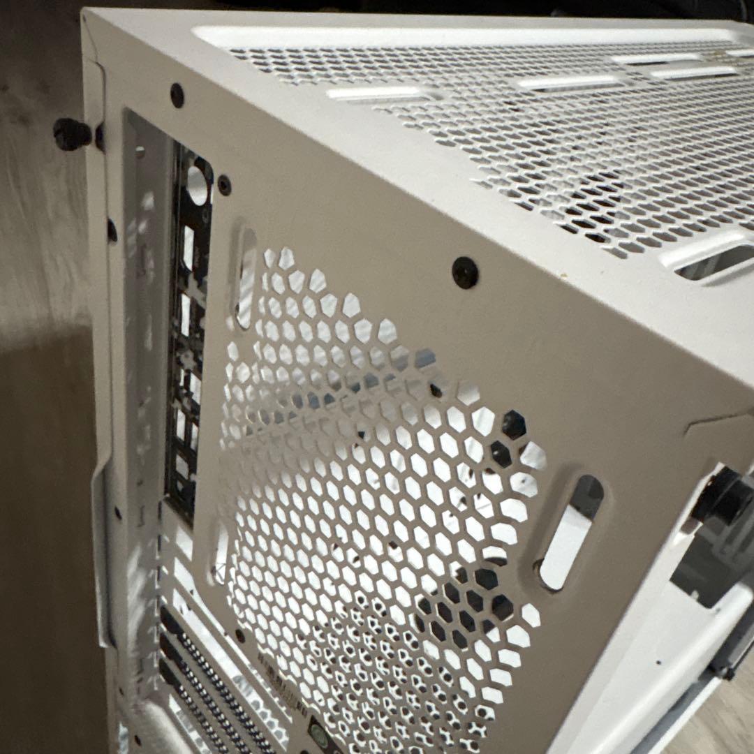 Corsair Carbide 275RWhiteミドルタワー型PCケース