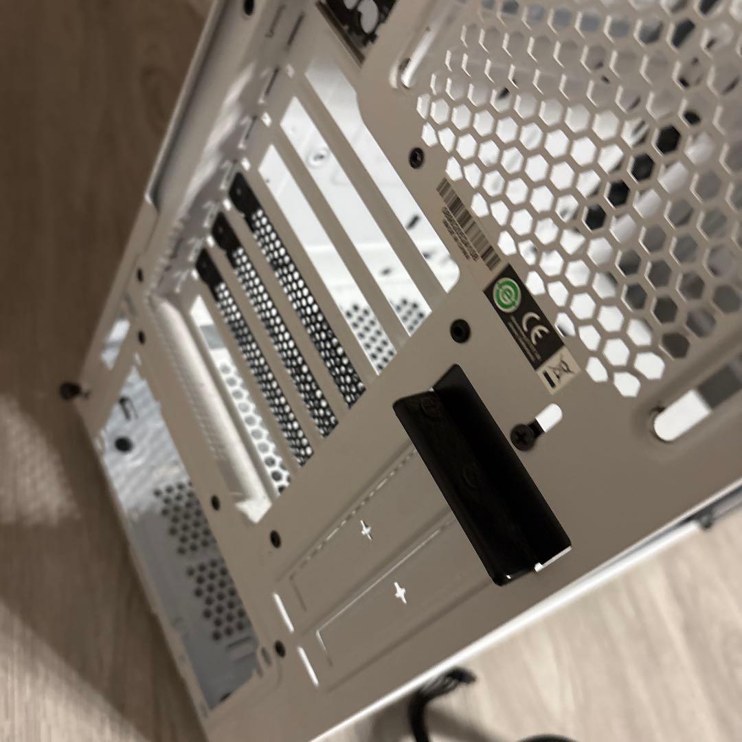 Corsair Carbide 275RWhiteミドルタワー型PCケース