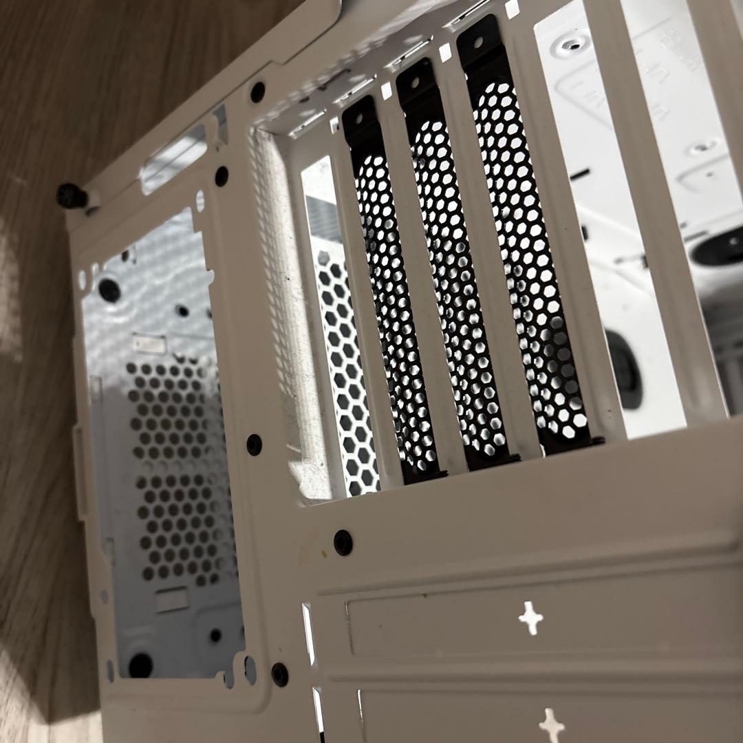 Corsair Carbide 275RWhiteミドルタワー型PCケース