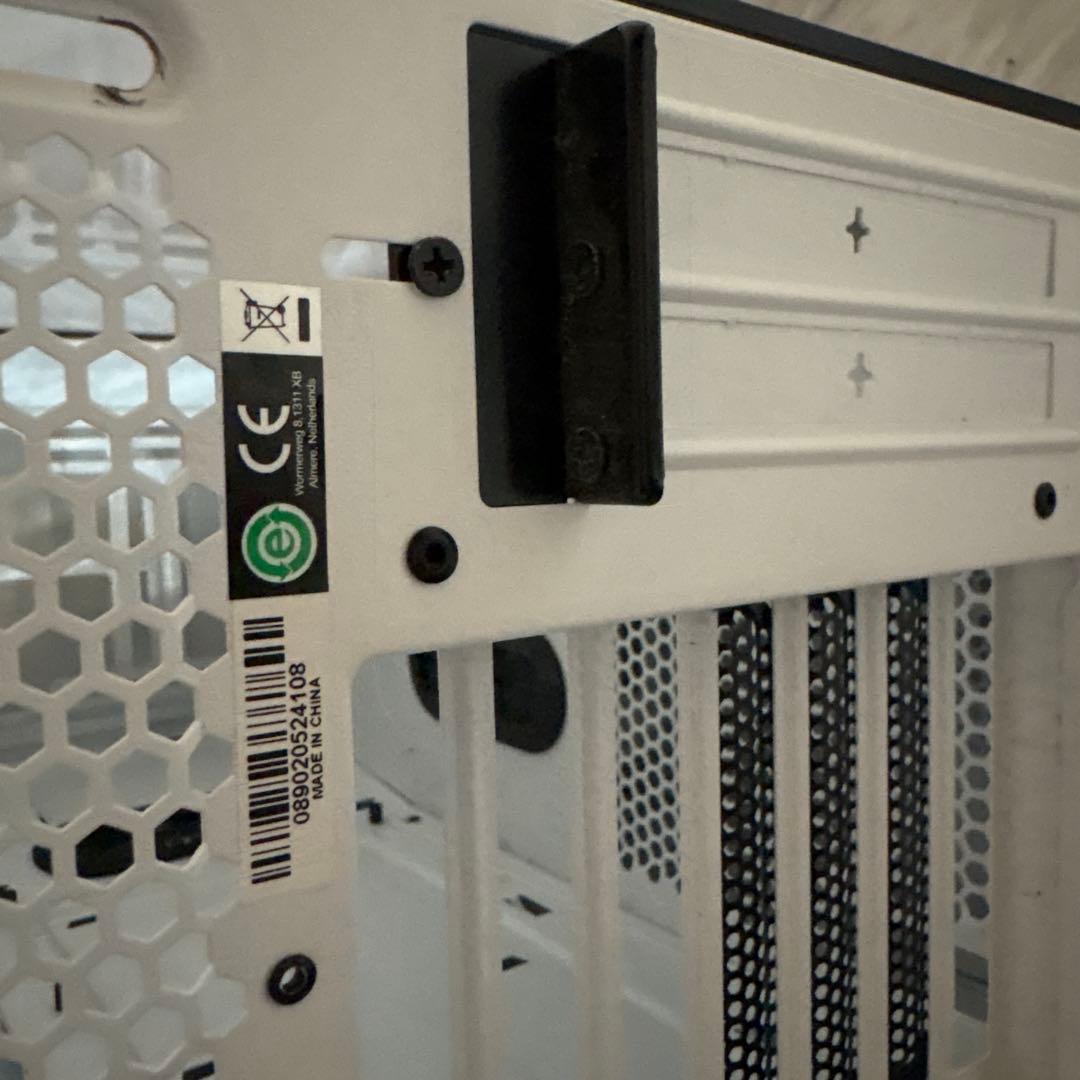 Corsair Carbide 275RWhiteミドルタワー型PCケース