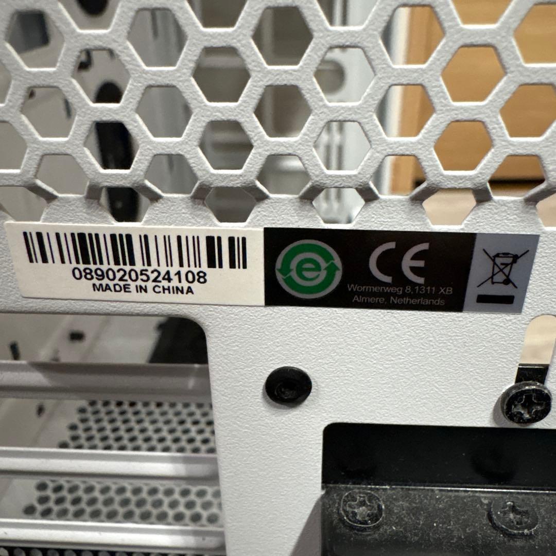 Corsair Carbide 275RWhiteミドルタワー型PCケース