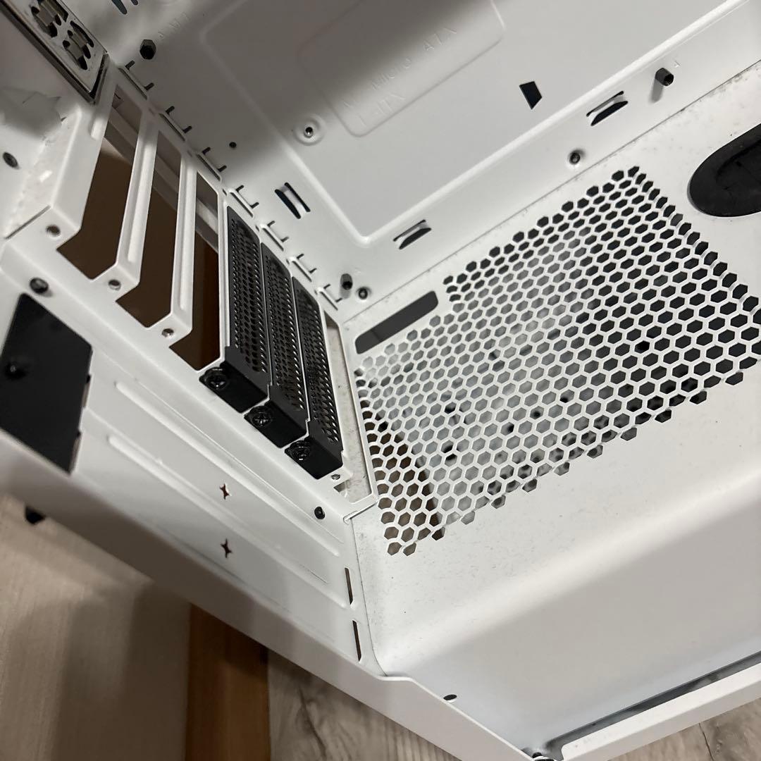 Corsair Carbide 275RWhiteミドルタワー型PCケース