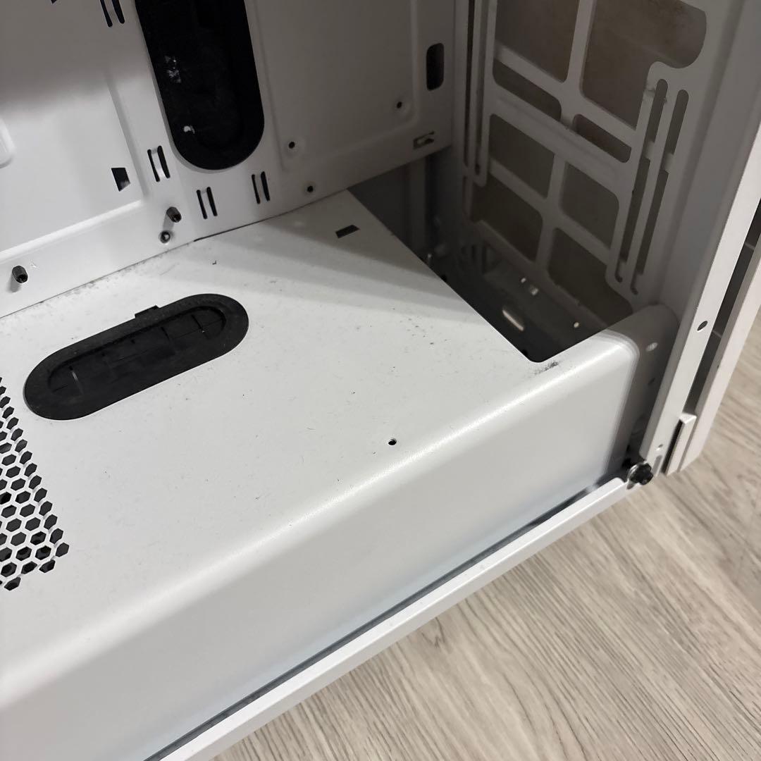Corsair Carbide 275RWhiteミドルタワー型PCケース