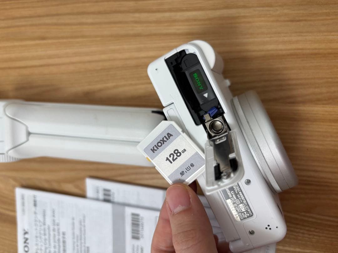 美品!!SONY ミラーレスカメラ ホワイト/新品バッテリー