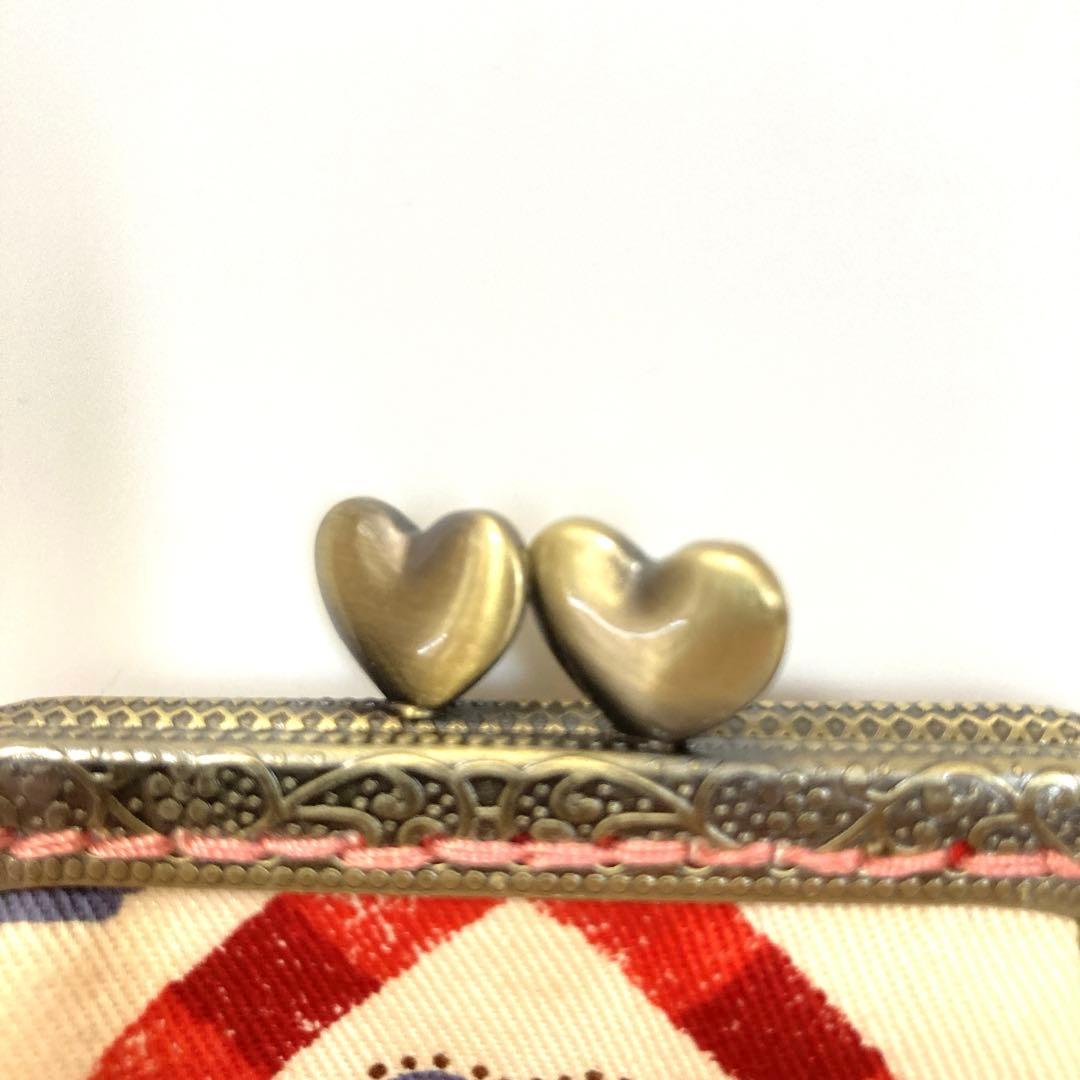 カントリー調クロスデザイン柄のがま口(ハートげんこ/レッドハートチャーム付)