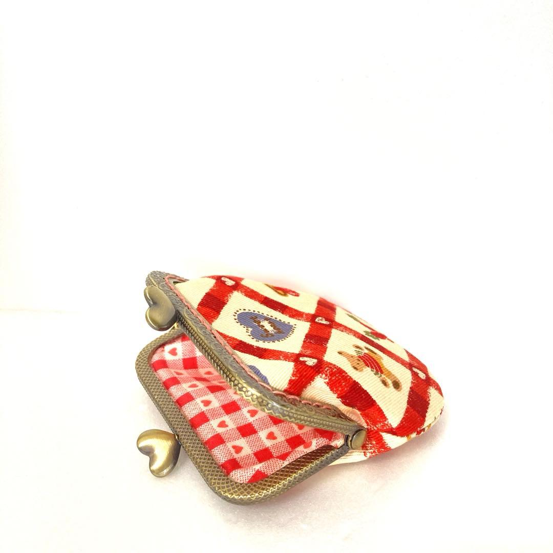 カントリー調クロスデザイン柄のがま口(ハートげんこ/レッドハートチャーム付)