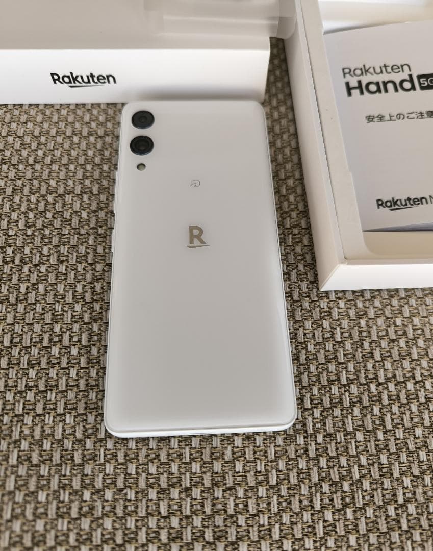 使用極少 Rakuten Hand 5G ホワイト