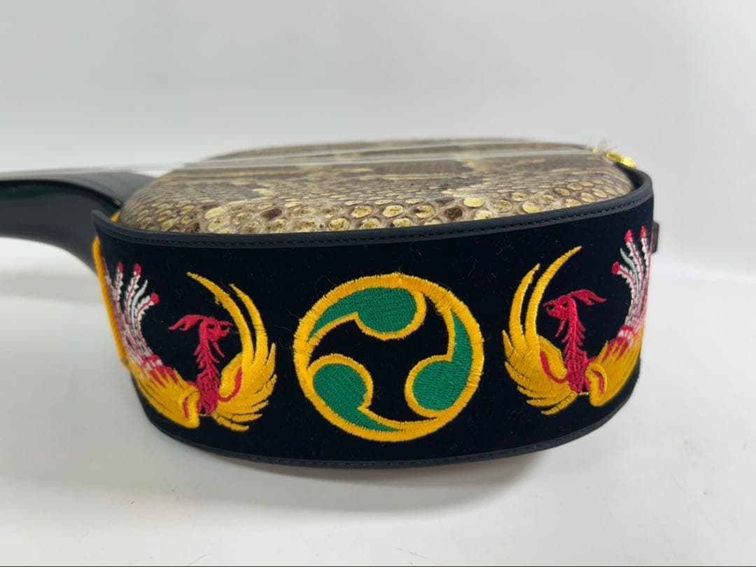 ④ 沖縄 三線 本蛇革 ハードケース付き 初心者 入門 蛇皮 本革