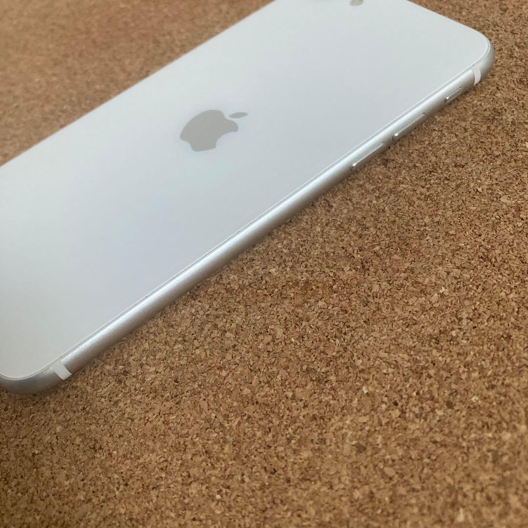 4133【早い者勝ち】電池新品☆iPhoneSE2 64GB SIMフリー☆