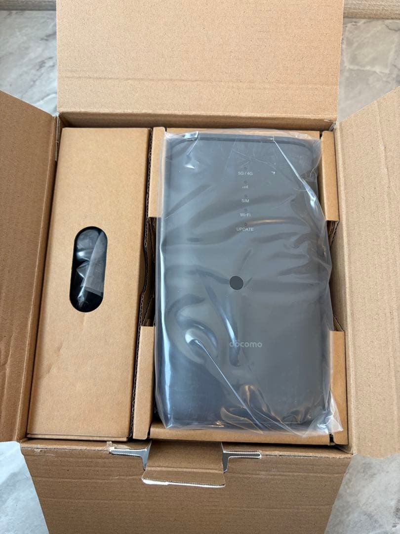 美品　docomo  5G HR02 ルーター