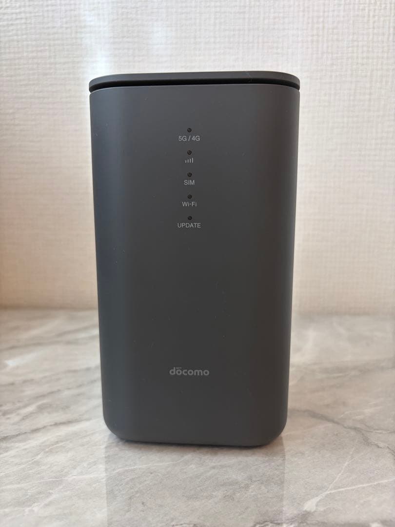 美品　docomo  5G HR02 ルーター