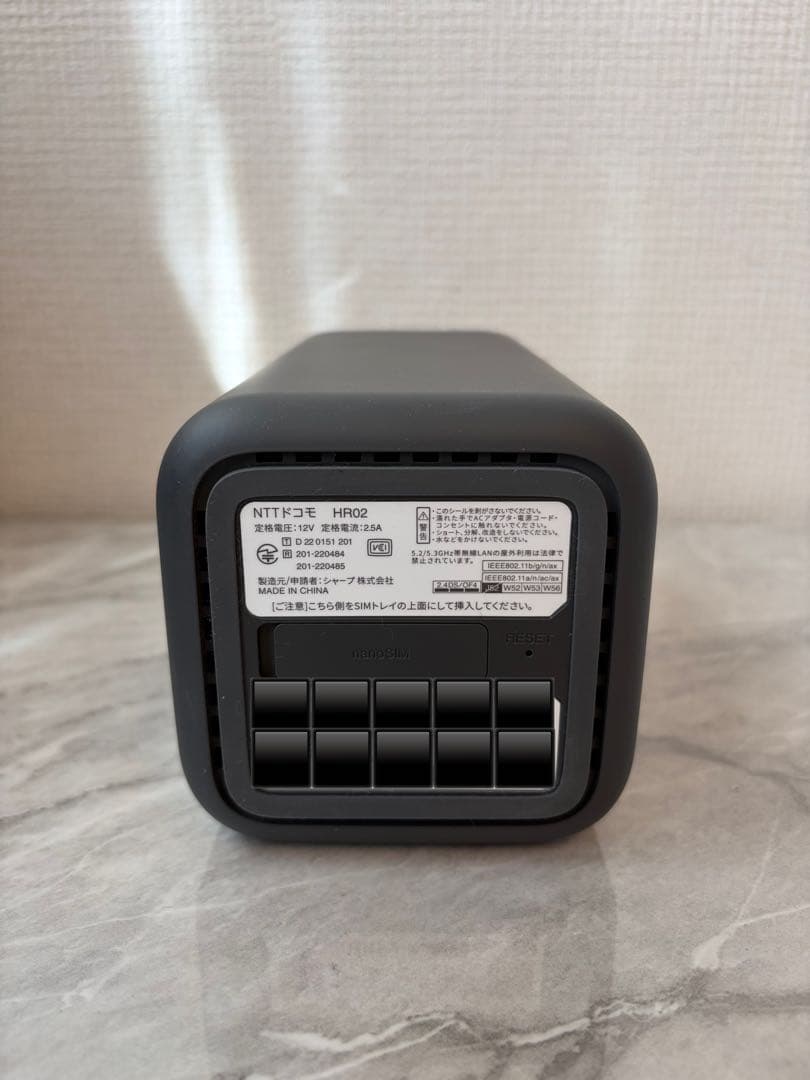 美品　docomo  5G HR02 ルーター
