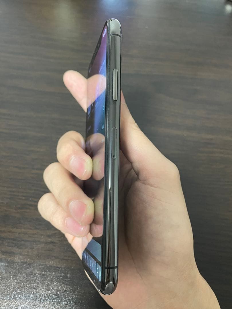 Apple iPhone xs 256GB ブラック SIM フリー