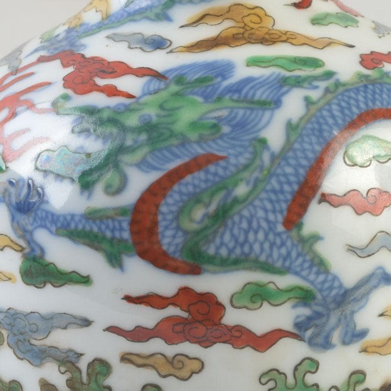 中国　大清康煕年製款　五彩雲龍文　長頸瓶　V　9906