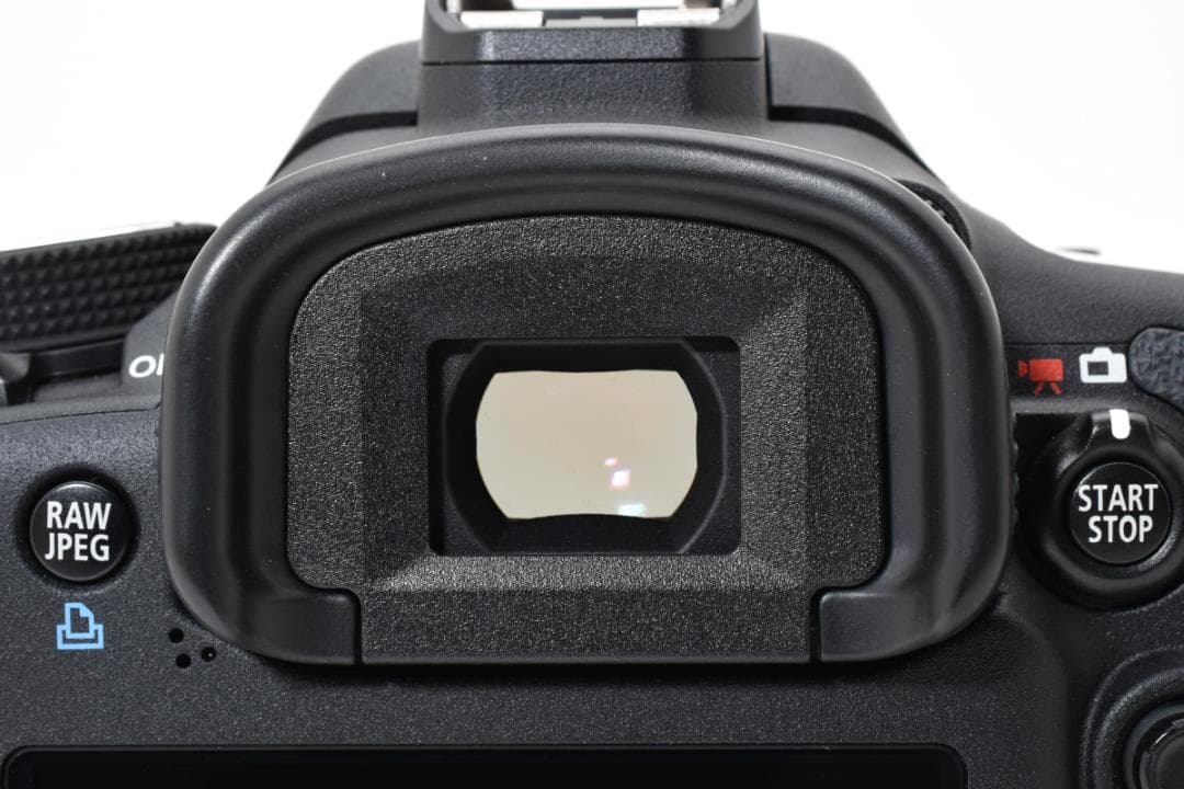 ■ ほぼ新品・極少ショット数193回 キャノン Canon EOS 7D ボディ