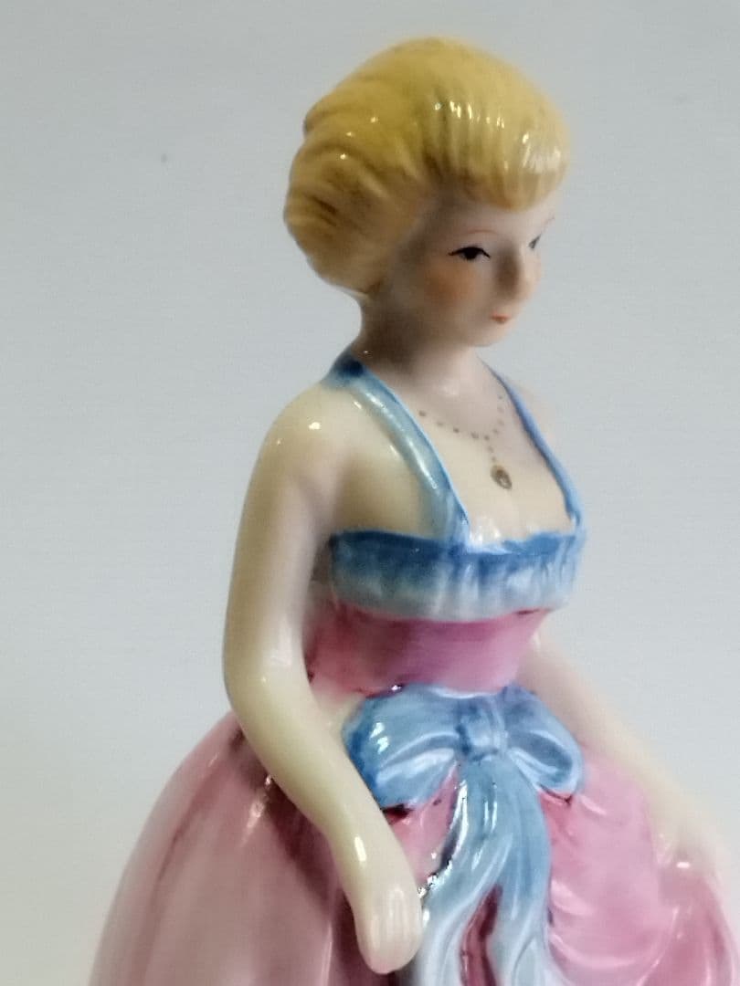 ポーセリンFine porcelain高級陶器人形ふんわりピンクのドレスが素敵