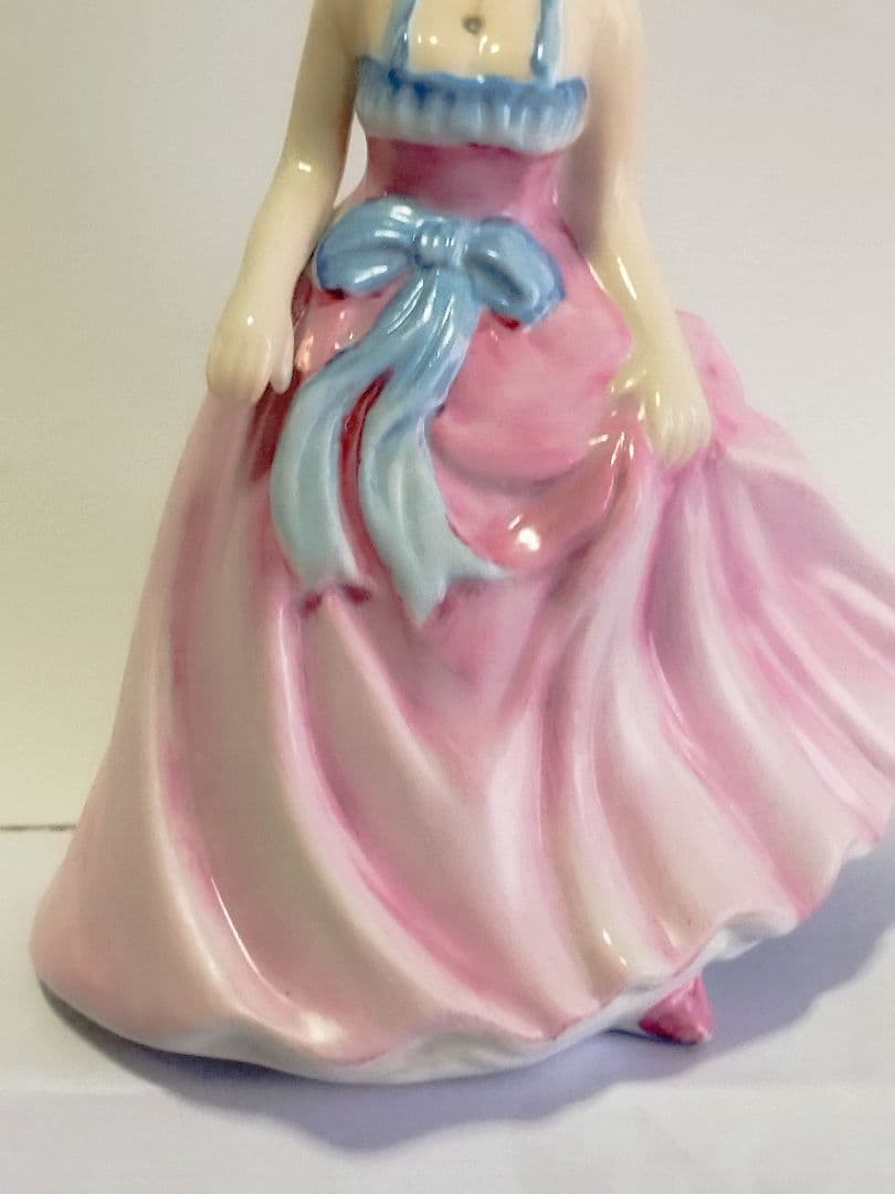 ポーセリンFine porcelain高級陶器人形ふんわりピンクのドレスが素敵