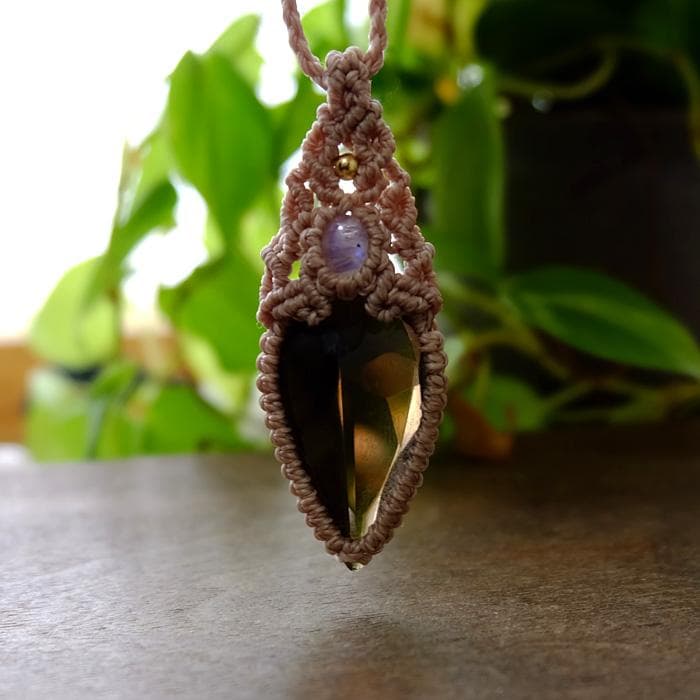 スモーキークォーツ・ムーンストーン マクラメ編みペンダントネックレス　3839