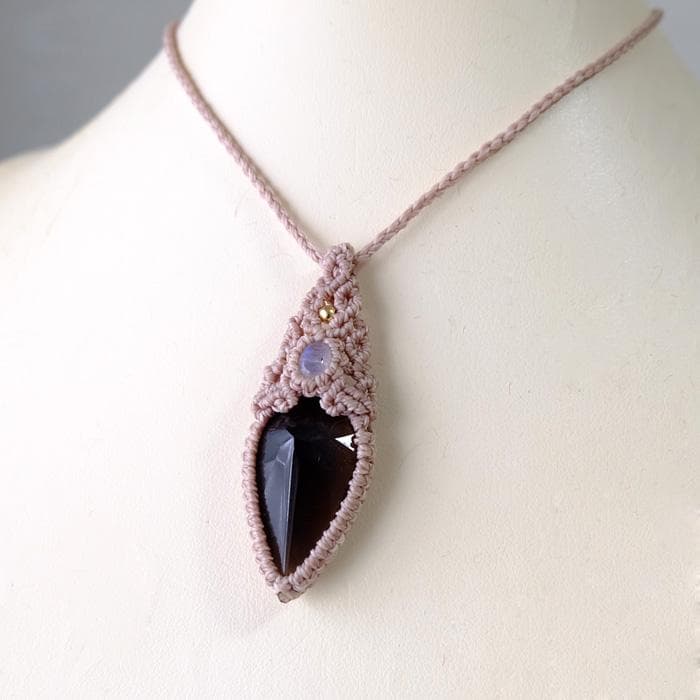 スモーキークォーツ・ムーンストーン マクラメ編みペンダントネックレス　3839