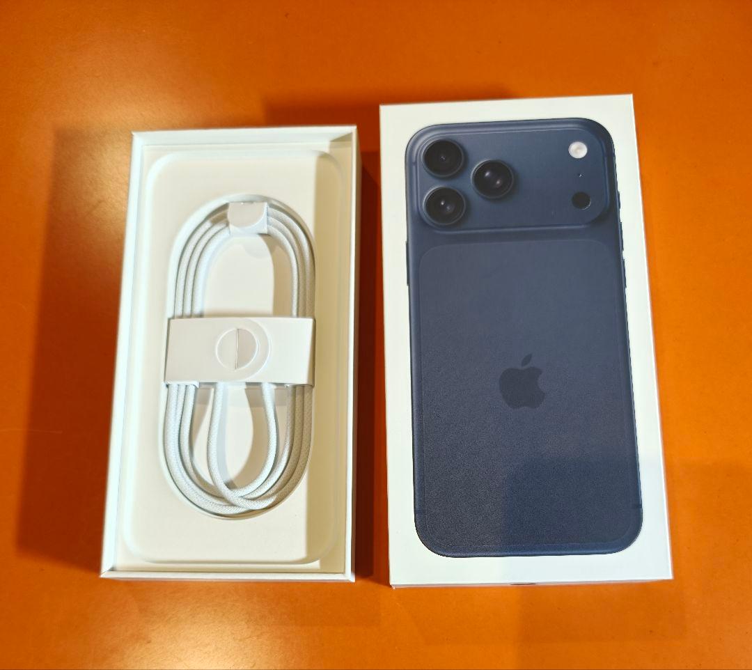 【極美品】iPhone17ProMAX 256GB ケース保護フィルム付