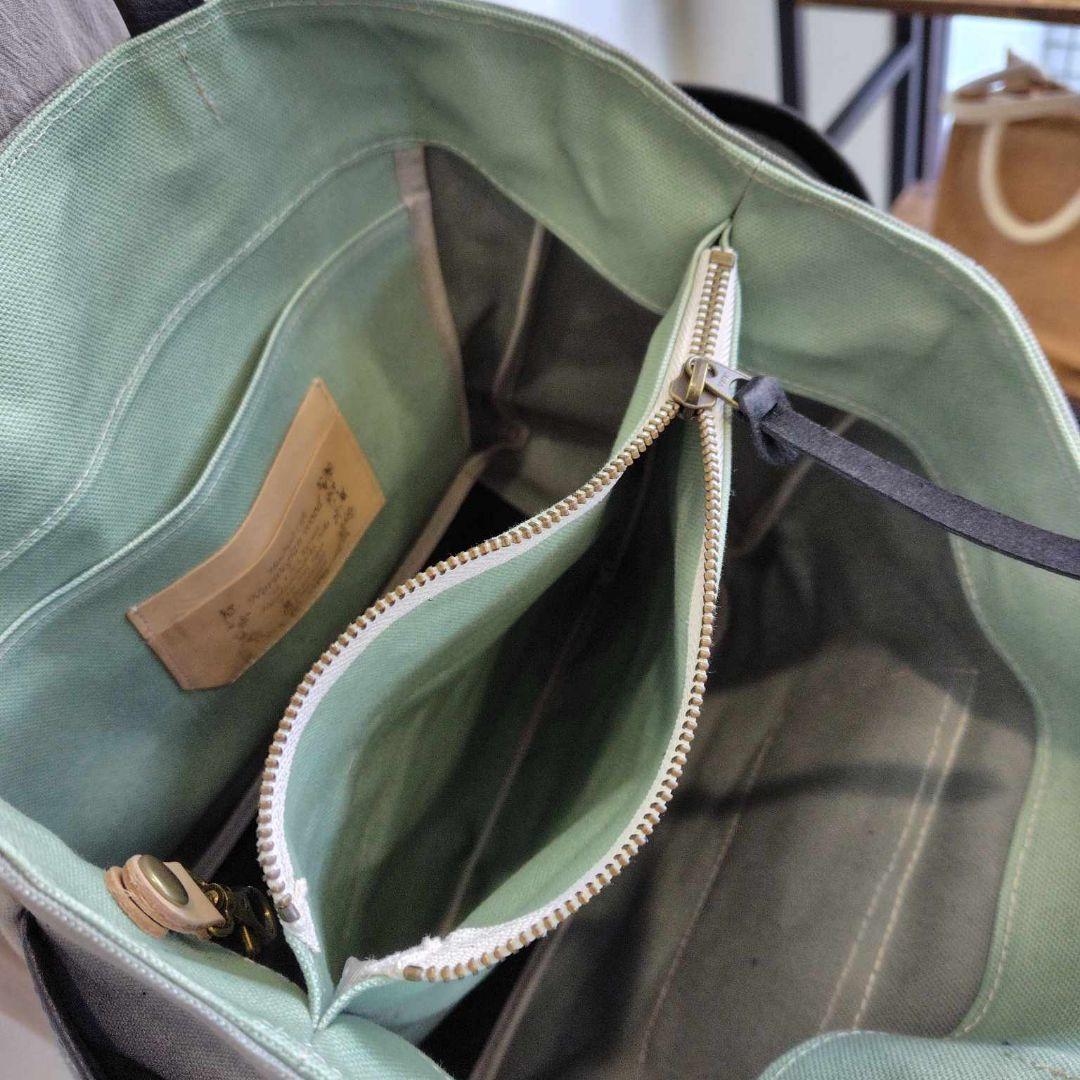 ミナペルホネン/tambourineタンバリングレイ/がま口仕切り付きトート