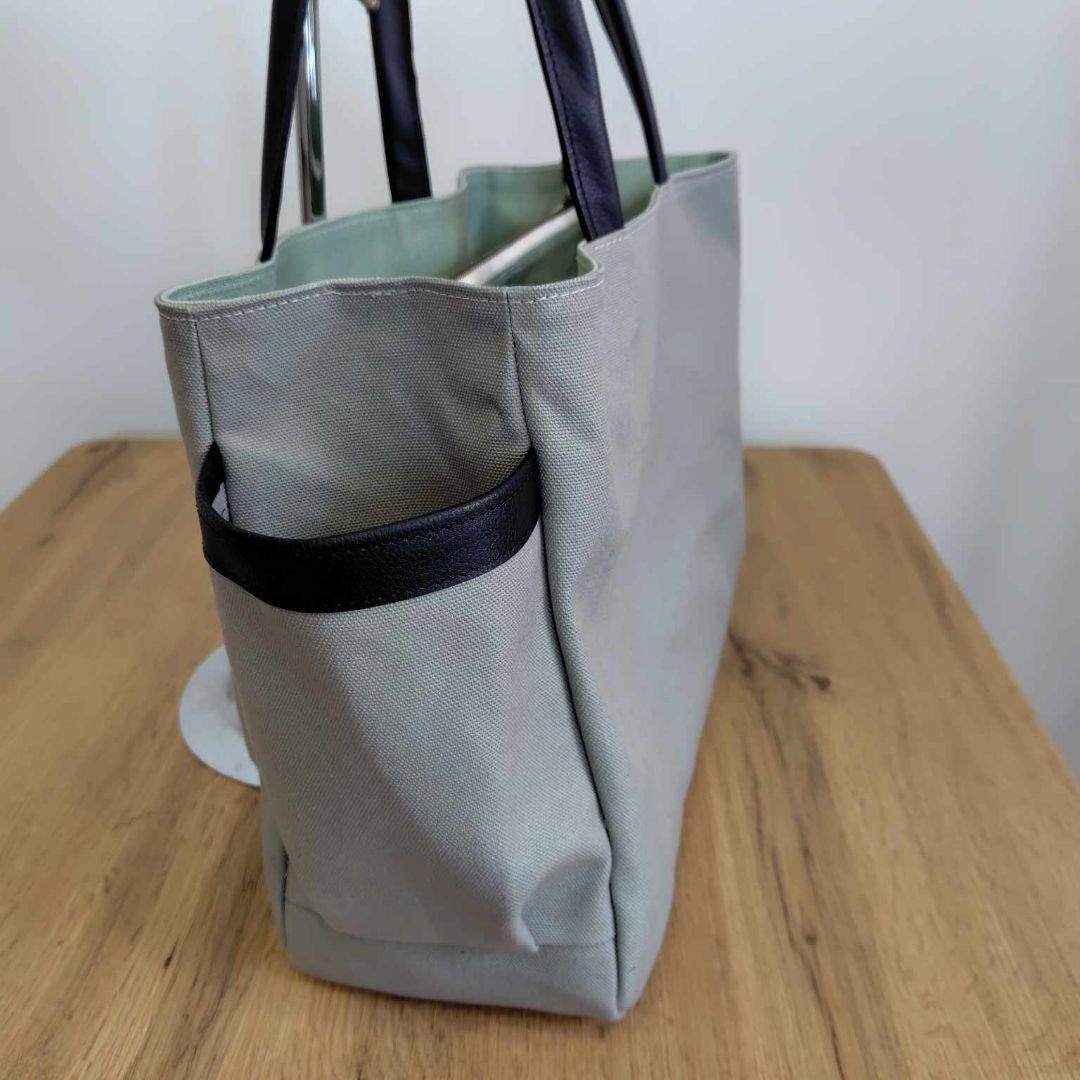 ミナペルホネン/tambourineタンバリングレイ/がま口仕切り付きトート