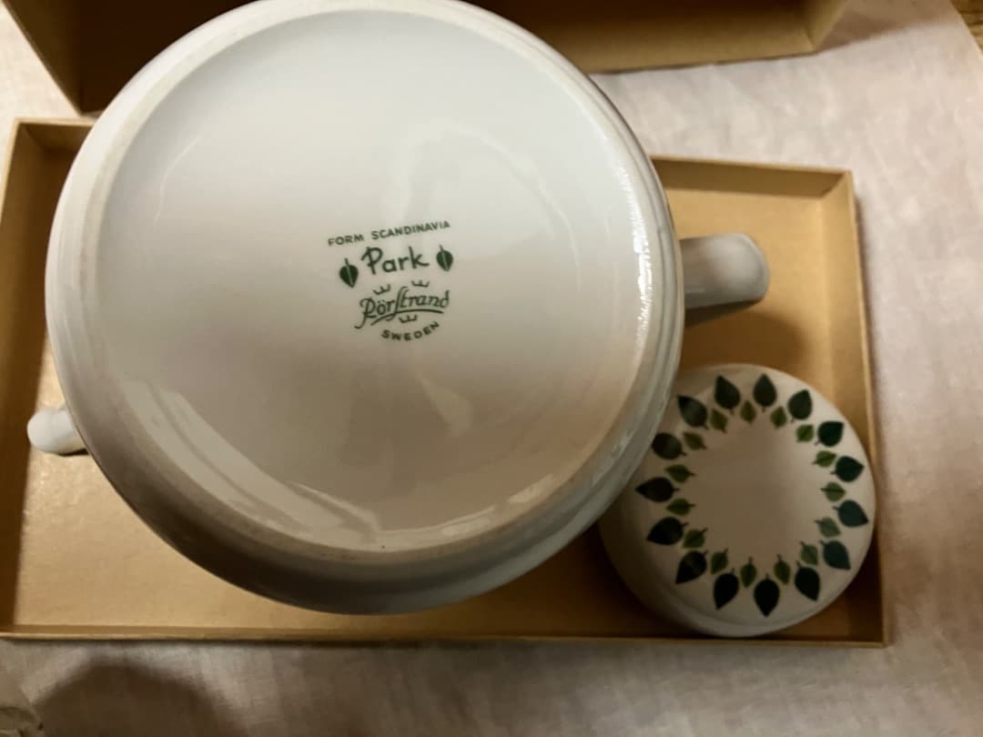 　陶器ポット ホワイト/グリーンHAPPY VALENTAIN