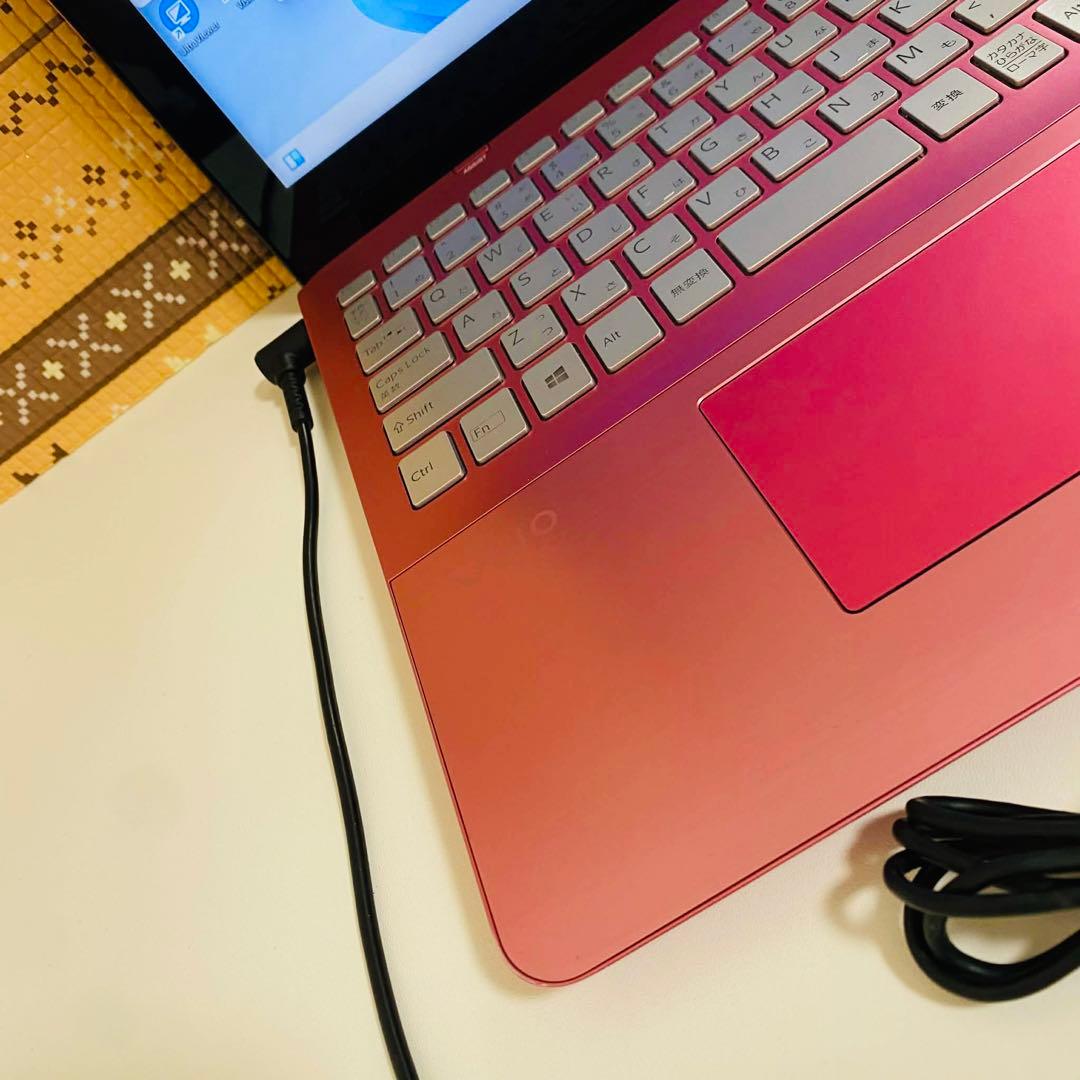 Y949 SonyVaioノートパソコンi7 8G SSDタッチパネルWin11