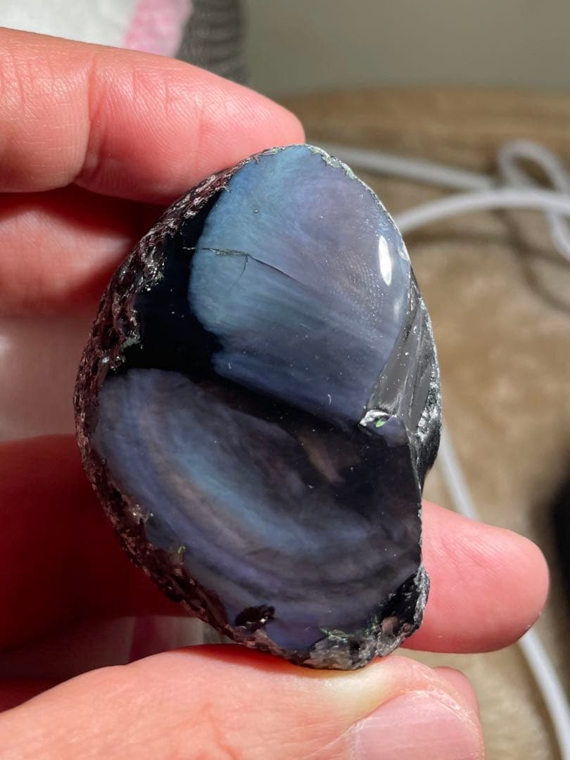 研磨品　十勝石玲瓏　複合色レインボーオブシディアン　2模様