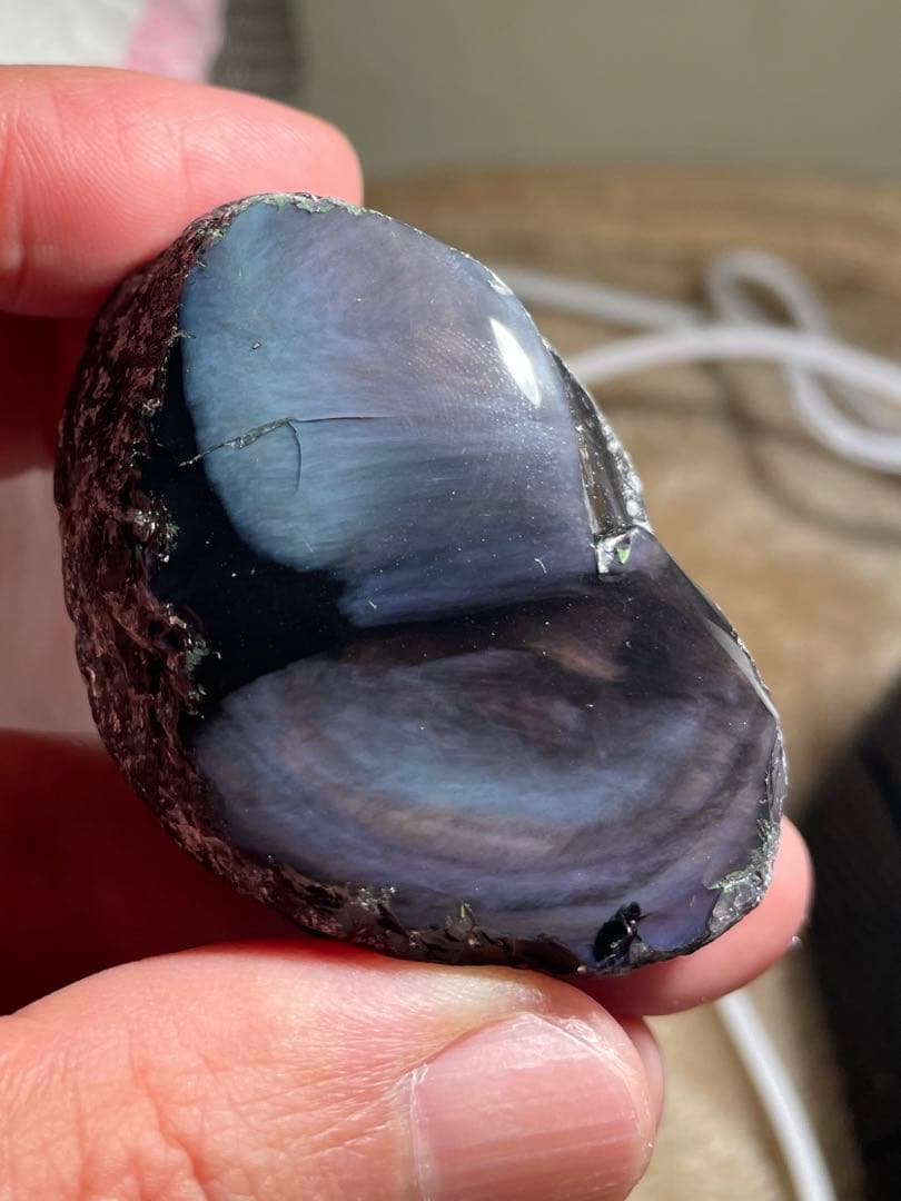 研磨品　十勝石玲瓏　複合色レインボーオブシディアン　2模様