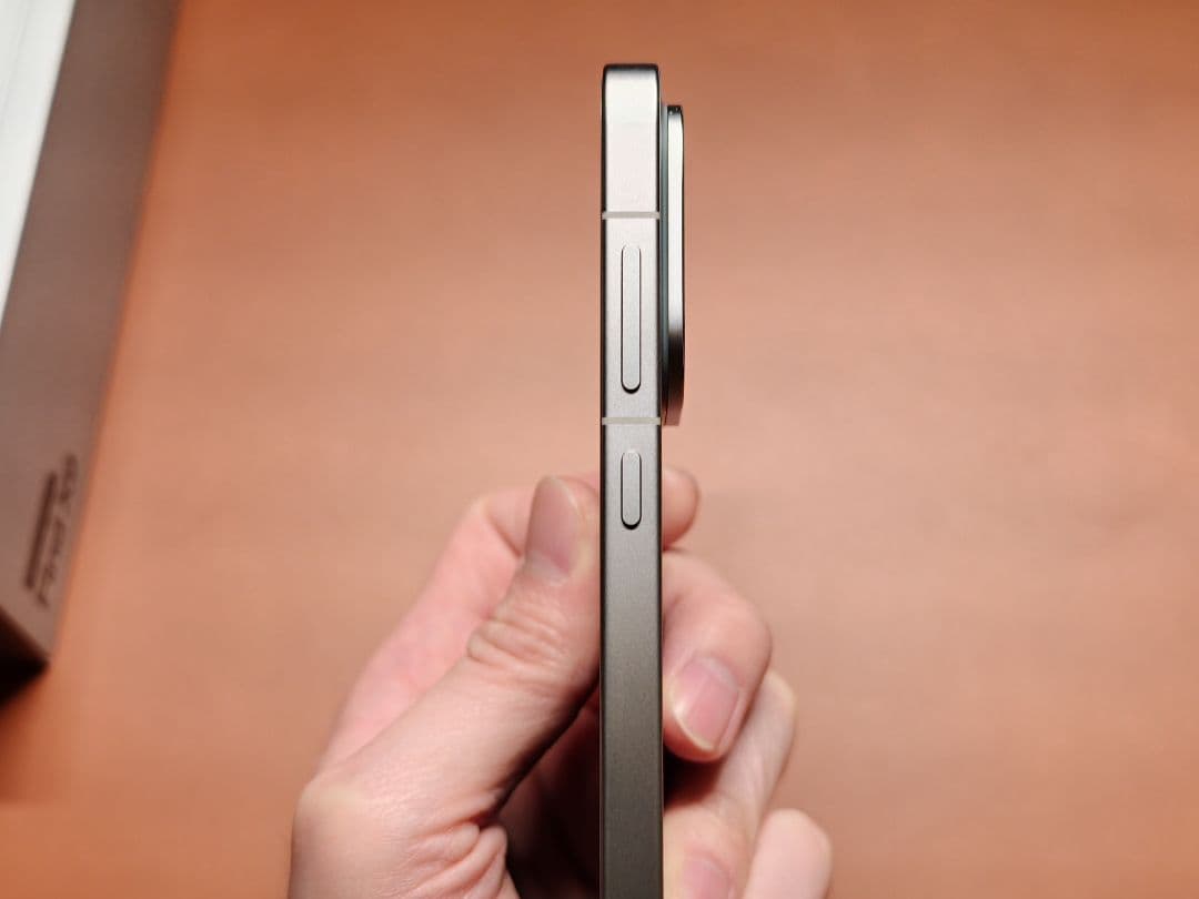 OPPO Find X9 本体 チタニウムグレー 国内版 ケース付き