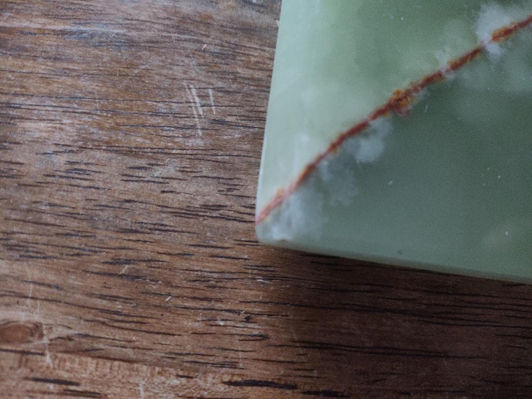 グリーンオニキス？ 天然石？ ロレックスの鑑賞台に最適 をどうぞ♪