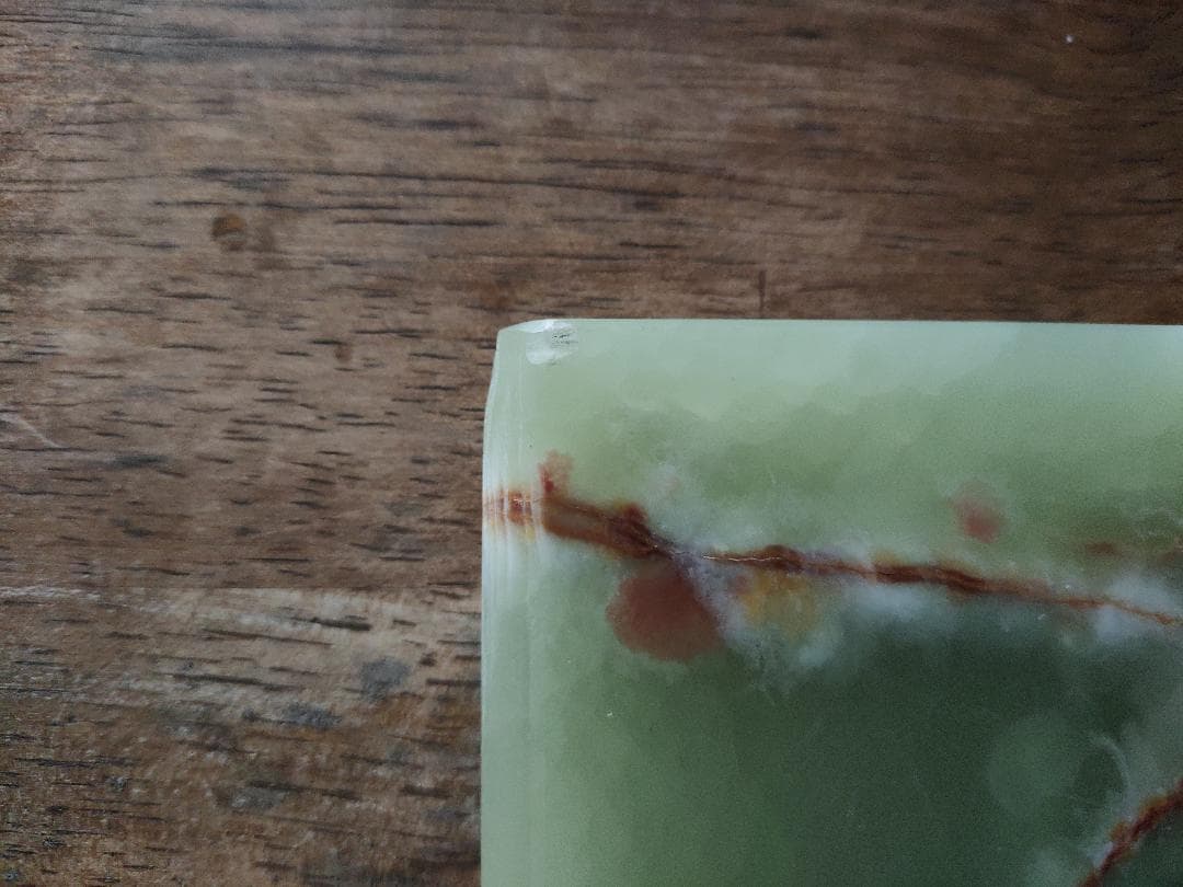 グリーンオニキス？ 天然石？ ロレックスの鑑賞台に最適 をどうぞ♪