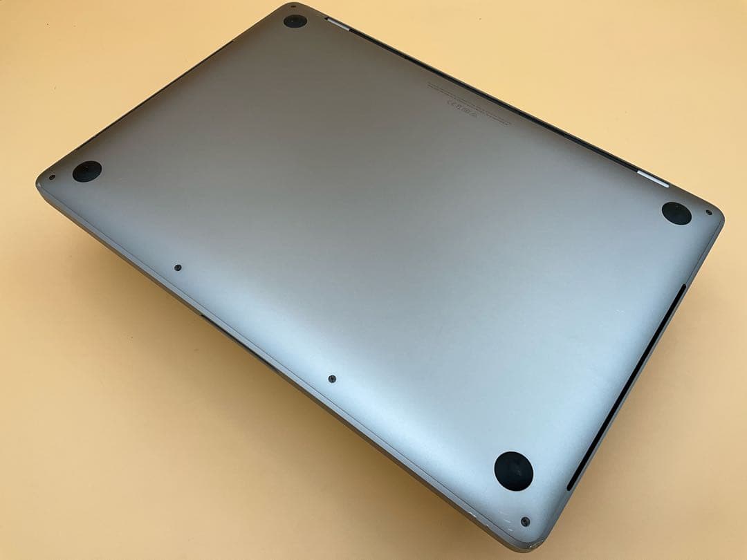 Macbook Pro 2020 13インチ Core-i7 32GB/1TB