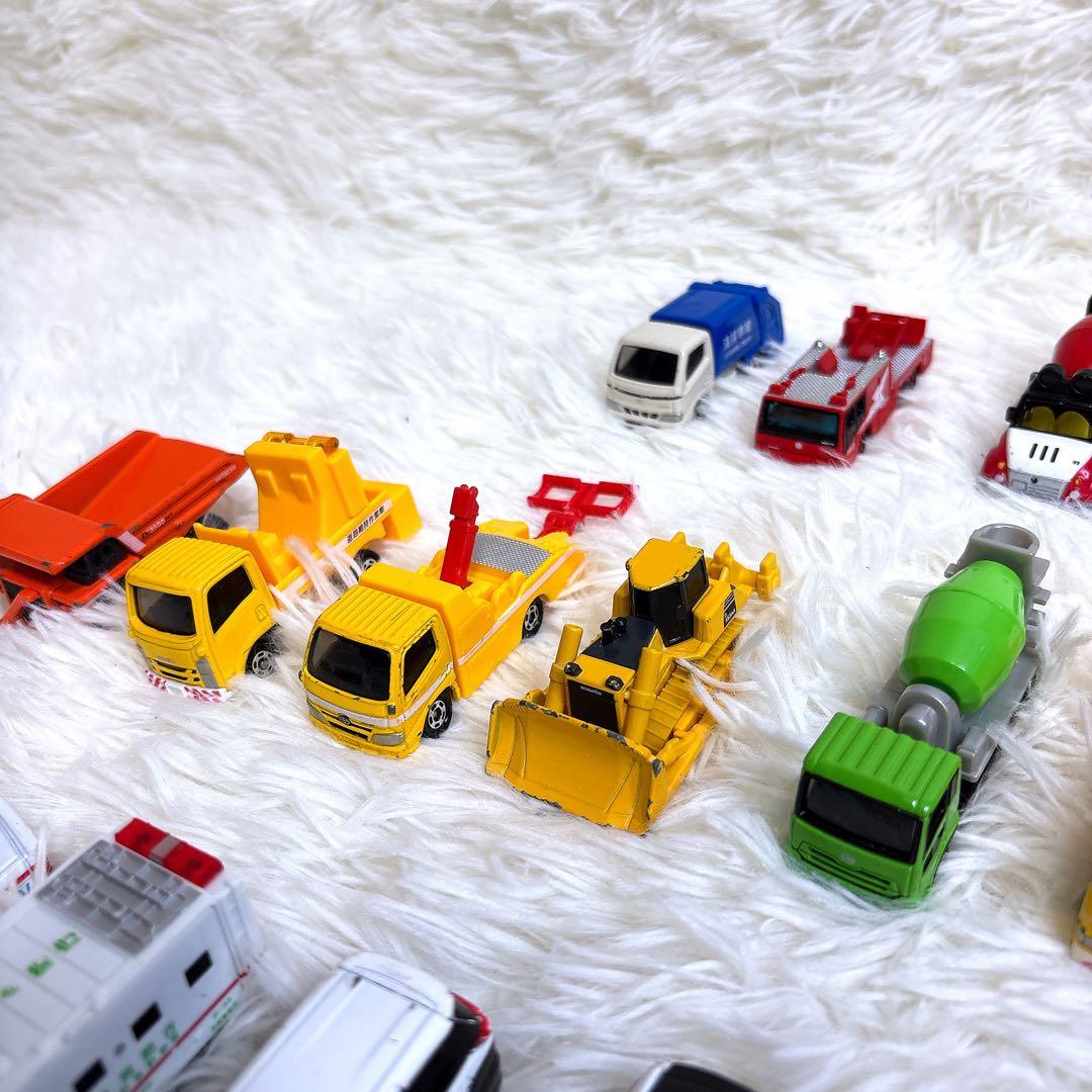 トミカ TOMICA 働く車 28台セット 消防車 救急車 工事車両 まとめ