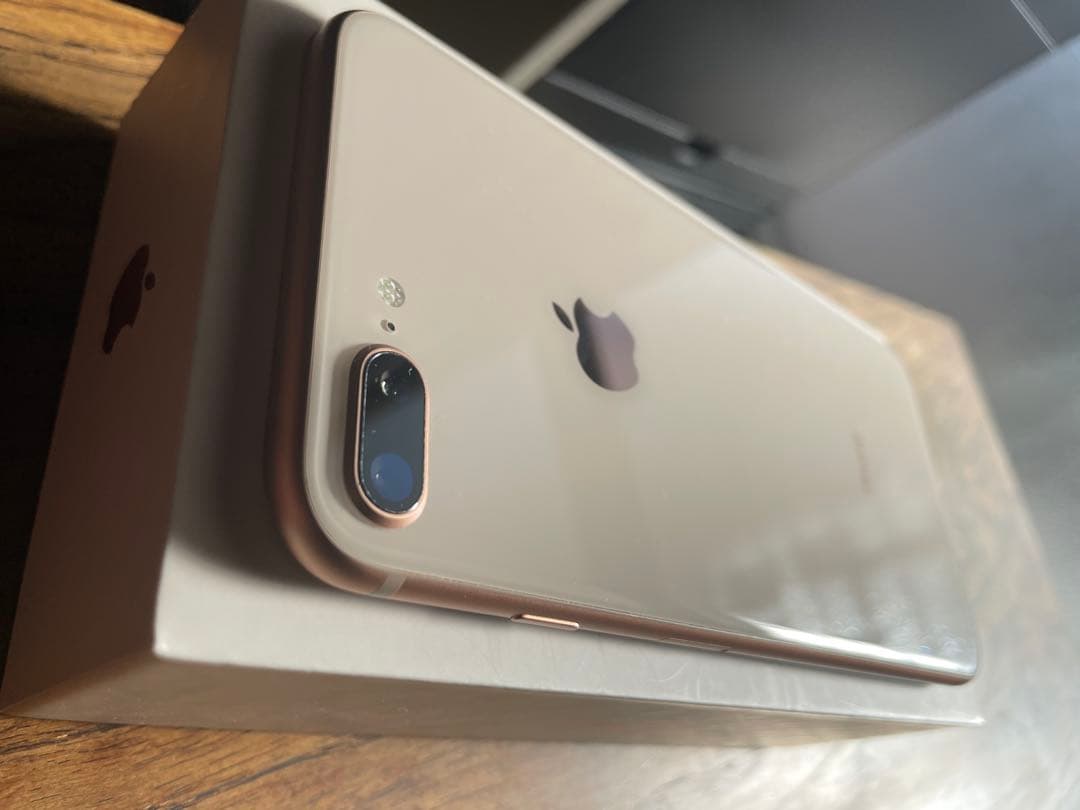 iPhone 8 Plus ゴールド 本体及び箱　ジャンク