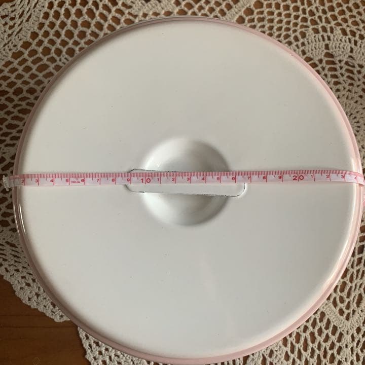 イマン　ビビアン丸缶L