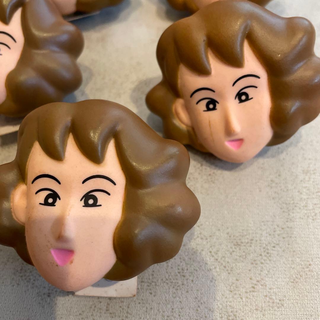 レア品　クレヨンしんちゃん　野原みさえ　フィギュア　ピンバッジ