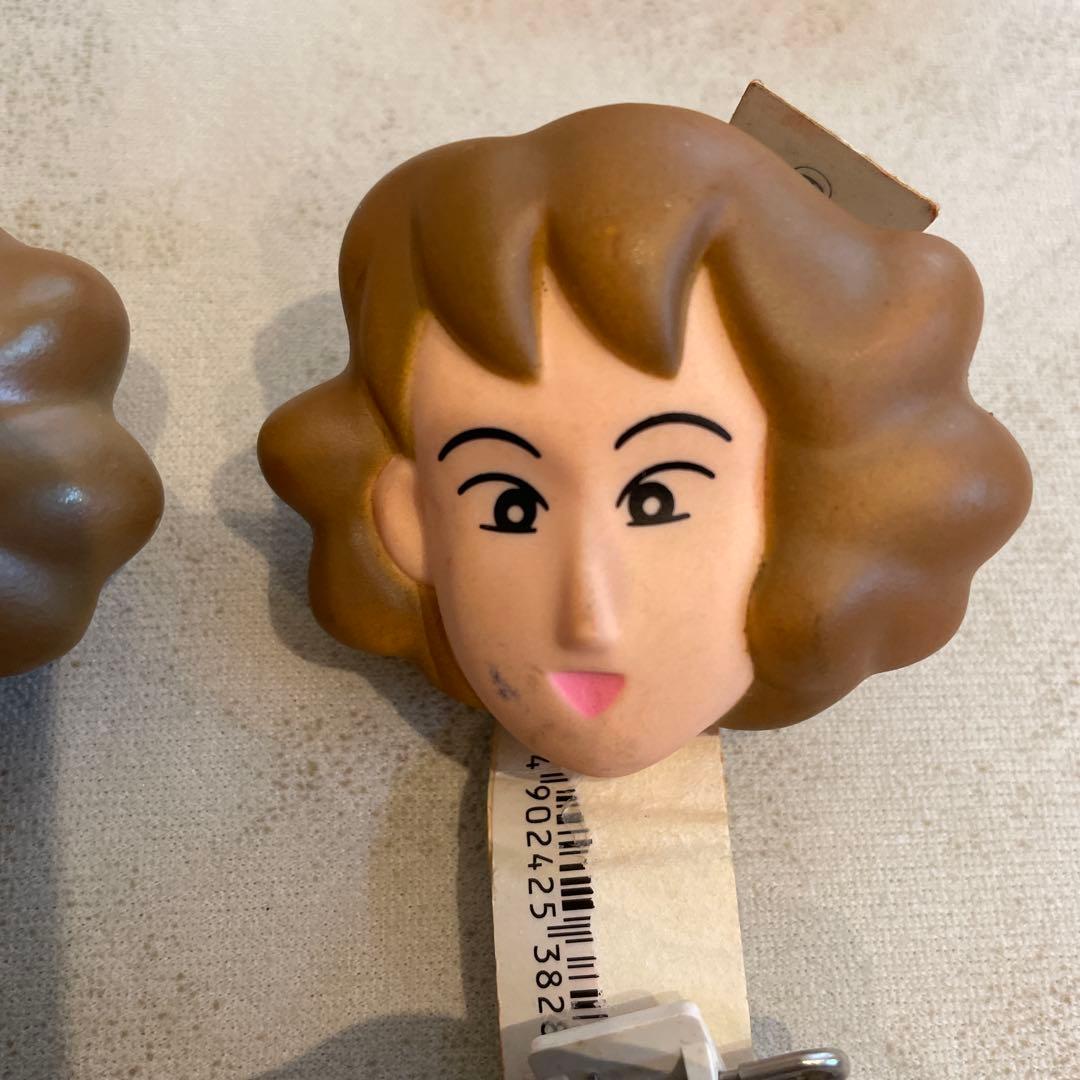 レア品　クレヨンしんちゃん　野原みさえ　フィギュア　ピンバッジ